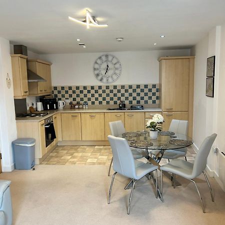 City Centre Apartment. เร็กซ์แฮม ภายนอก รูปภาพ