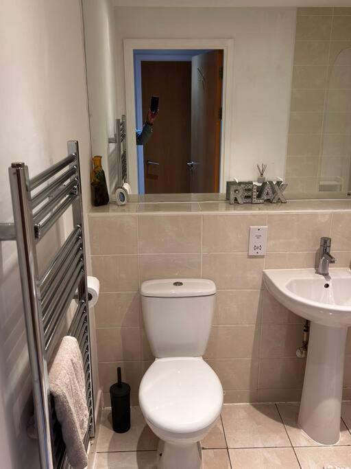 City Centre Apartment. เร็กซ์แฮม ภายนอก รูปภาพ