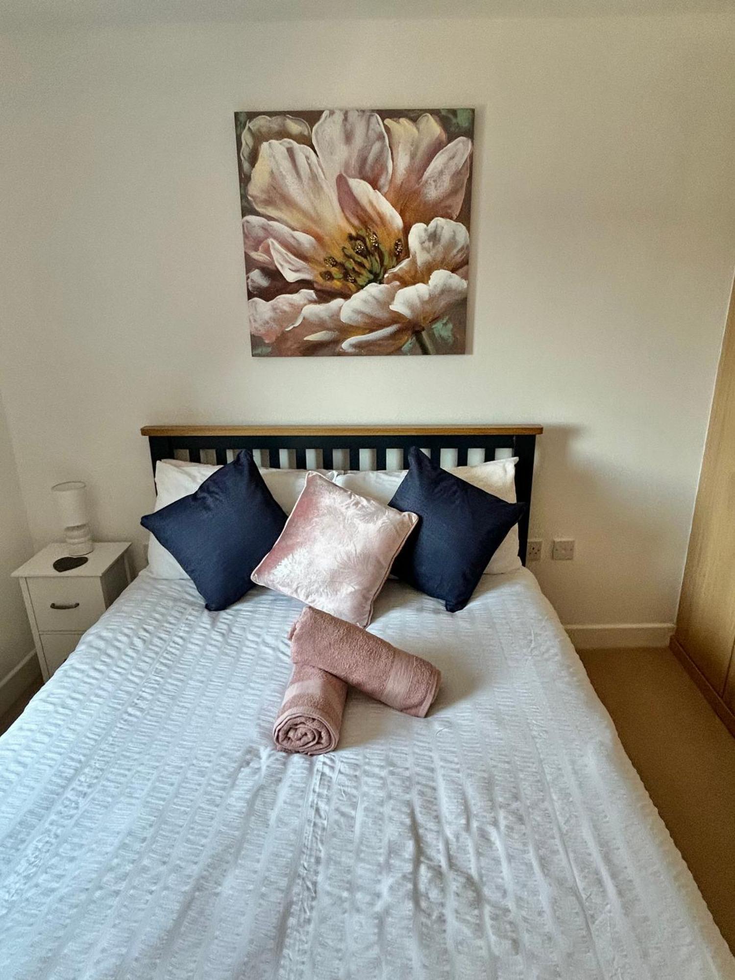 City Centre Apartment. เร็กซ์แฮม ภายนอก รูปภาพ