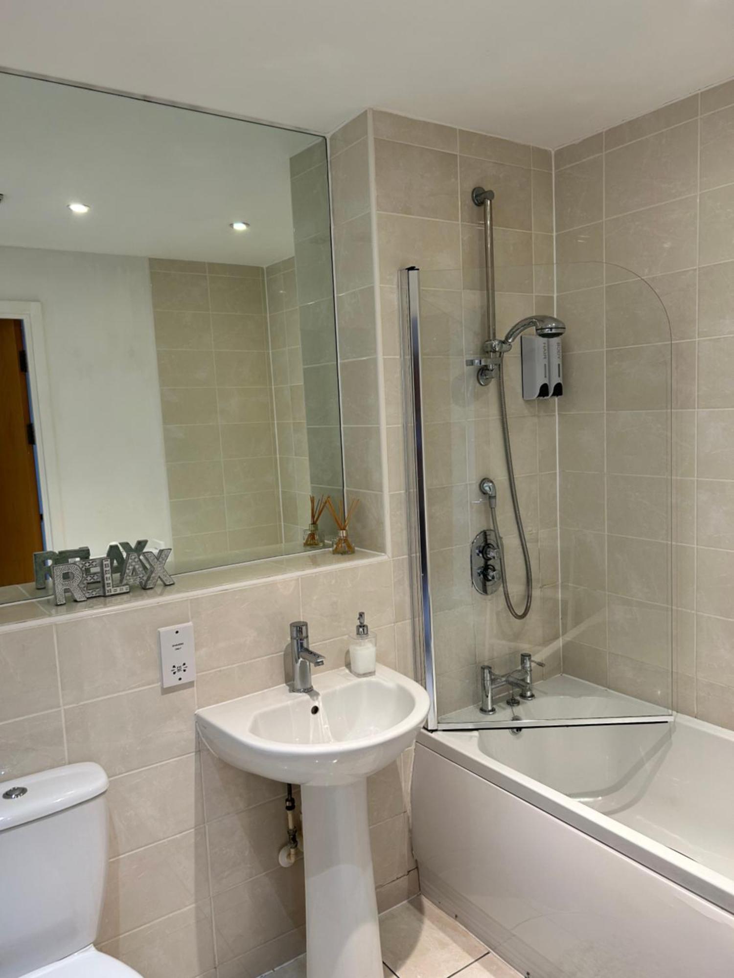 City Centre Apartment. เร็กซ์แฮม ภายนอก รูปภาพ